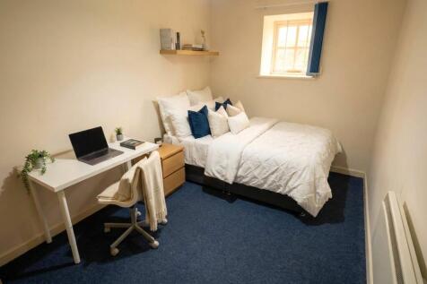 A seven bedroom student flat located at the bottom of Park Street close to UOB and all City Cetnre amenities.All bedrooms are doubles and there is a large lounge, separate well fitted kitchen with int