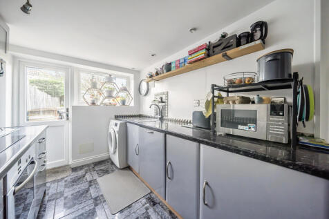 137162076900b7cdda9de