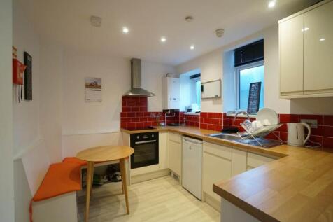 2 Bedroom Flat in LL57 2HE