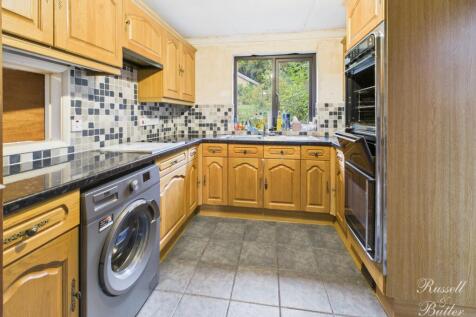 CAM02127G0-PR0352-STILL001