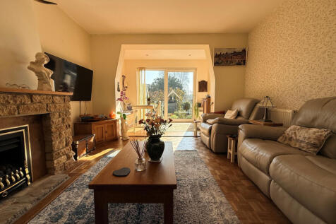 Lounge-Dining Area