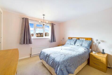 3 Paddock Close - Bedroom1