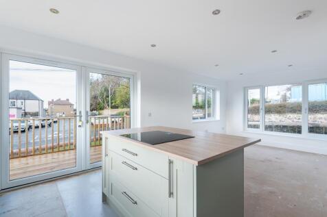 KITCHEN TO LOUNGE