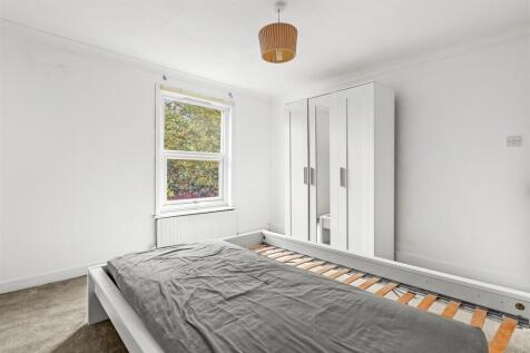 64 Temple End, HP13 5DS-4.jpg