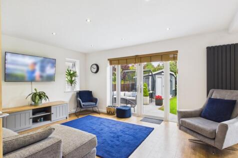 Cecil Avenue - EweMove - Family Room