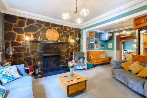 Panteinion Hall, Ffordd Panteinion, Friog, Fairbourne, Gwynedd, LL38 2TJ