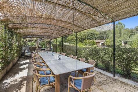 exterior dining area