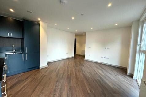 Living room pic 4.jpg