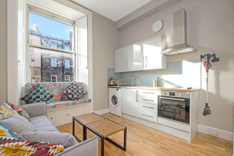 **Virtual tour available** Available August bright first floor one bedroom fully furnished flat located in the Tollcross area of Edinburgh.