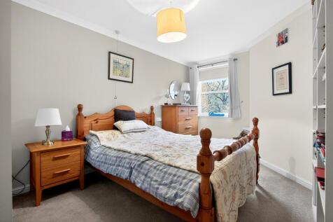 2 bed, 2 bath Retirement Property in Glasgow - Photo 9