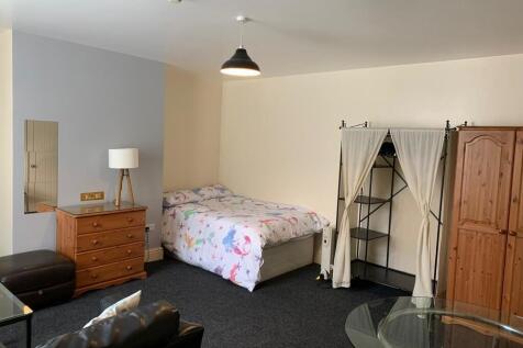 Living Space/ Bed...