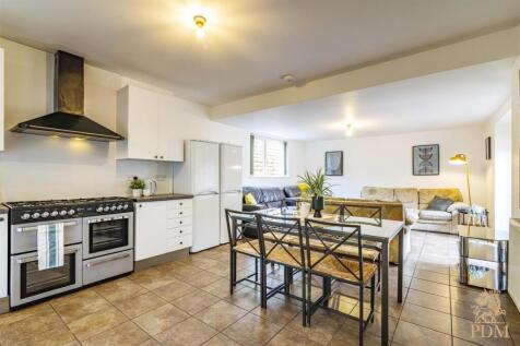 81HarlaxtonDrive-30.jpg