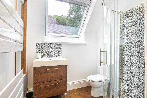 Ensuite to Bedroom One