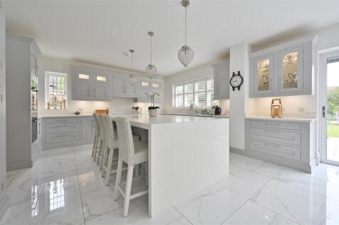 16 Longcroft Avenue-26.jpg