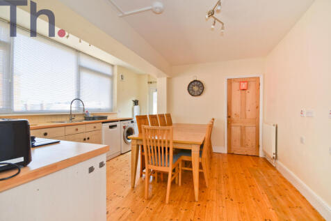 Kitchen & Breakfast Area.JPG