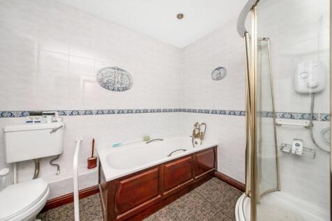 BEDROOM ONE EN-SUITE