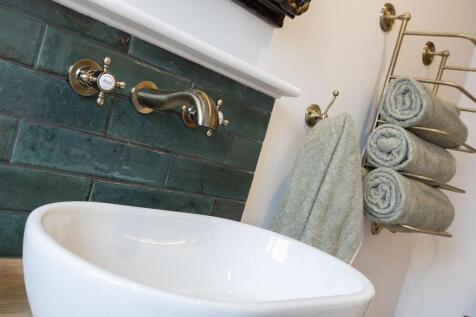 White Swan, 49 High Street