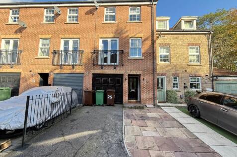 4 Bedroom House in WF7 7RW