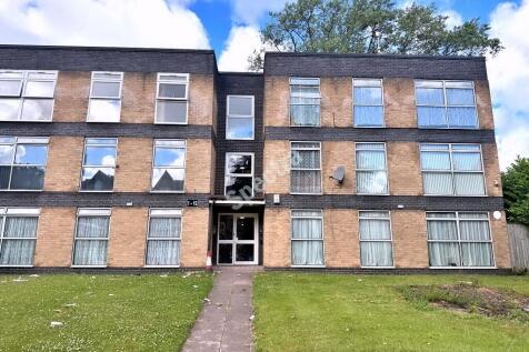 This ground-floor flat offers two bedrooms, one bathroom, and a reception room. The property features full double glazing, gas central heating, and a combi boiler. Located in a convenient area, this f