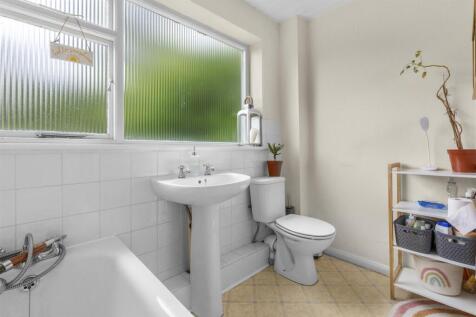 Flat 4 Temple Orchard, Amersham Hill, HP13 6PH-2.j