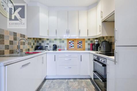 Elmcroft Drive, Chessington - KT9 1DY