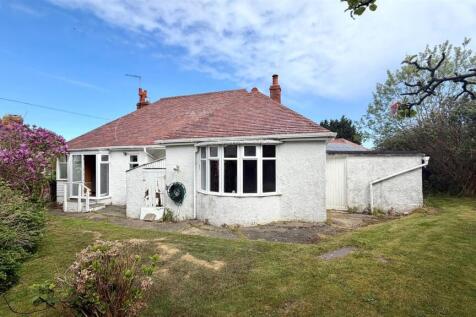 GOOD SIZED REAR GARDEN