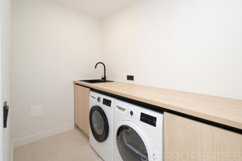 Modern luxury home with pool in a prime location in Puerto Pollensa