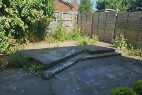 51 Newark - garden.jpg