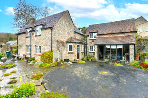 Detached cottage for sale