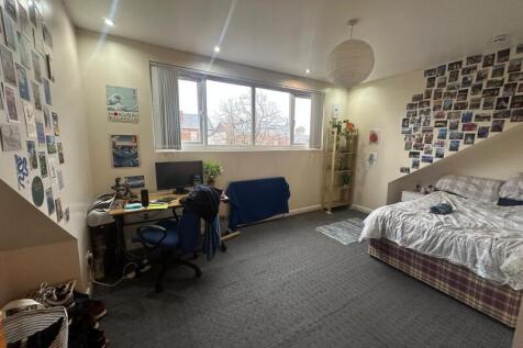 6 Bedroom Terraced in LS6 1NR