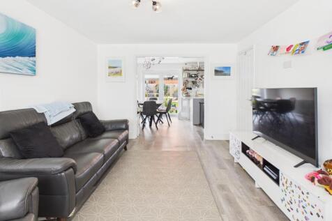 CAM02519G0-PR0284-STILL009