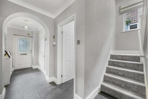 Spacious Reception H