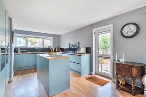 1380218-19-6914a9a0e75d9