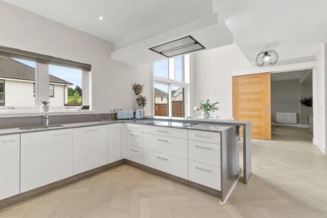 5 bed, 5 bath Detached in Glasgow - Photo 9