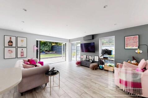 Lounge/dining room/kitchen