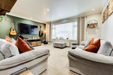 11 Thames Court, Burton Latimer-11.jpg