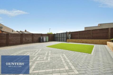 REAR GARDEN 05.jpg