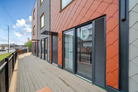 Vision Properties are delighted to offer this fantastic two bedroom townhouse in the award-winning Climate Innovation District.