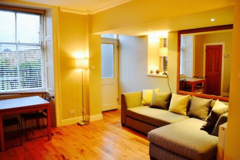 Well presented contemporary FURNISHED, 1 bed, ground level apartment in the heart of Newington with garden access.