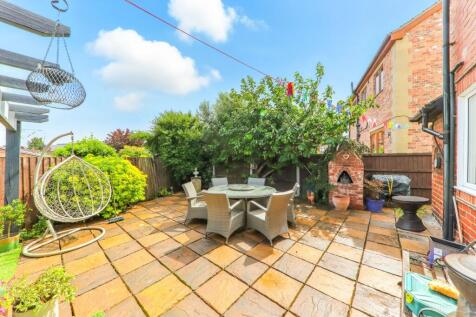 Back 2 - High Green Road - EweMove Pontefract