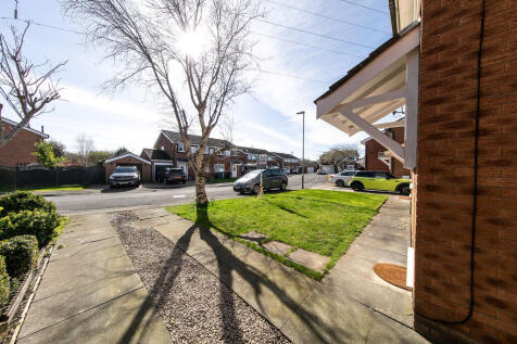 Front garden, driveway and outlook