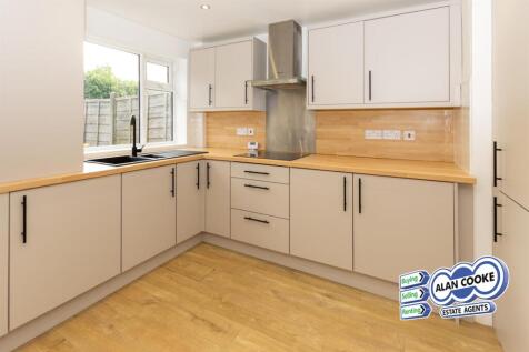 FITTED KITCHEN