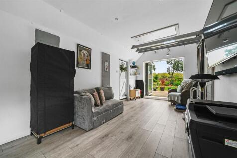 Garden Entertainment Room