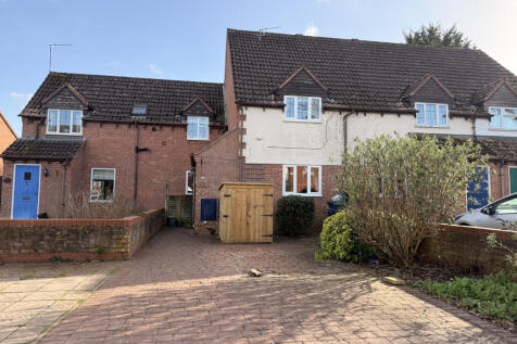 2 Bedroom Mid Terrace House For Sale