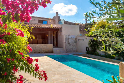 Modern townhouse with pool in Llubi