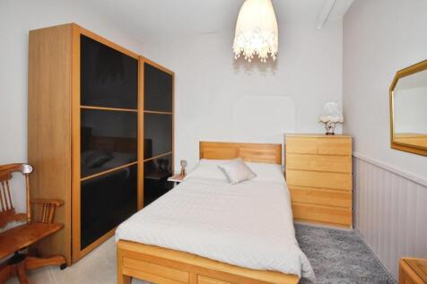 ecb87da0-BED 204 2002.JPG