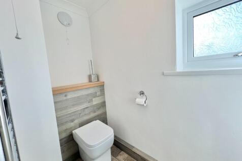 Ground floor bedroom en-suite