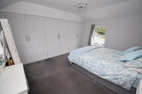 Main House - Bedroom 1 (1).JPG