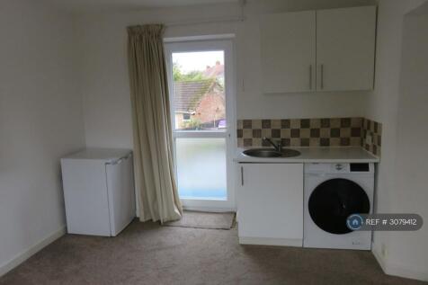Flat in B31 2LH