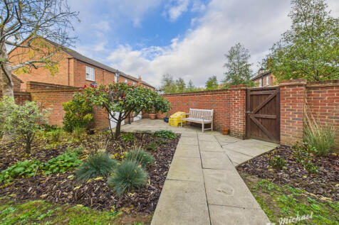 CAM03852G0-PR0476-STILL011